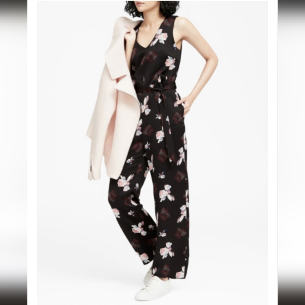 Banana Republic Women's Black Floral Sleeveless V-Neck Wide-Leg Jumpsuit. Size 6